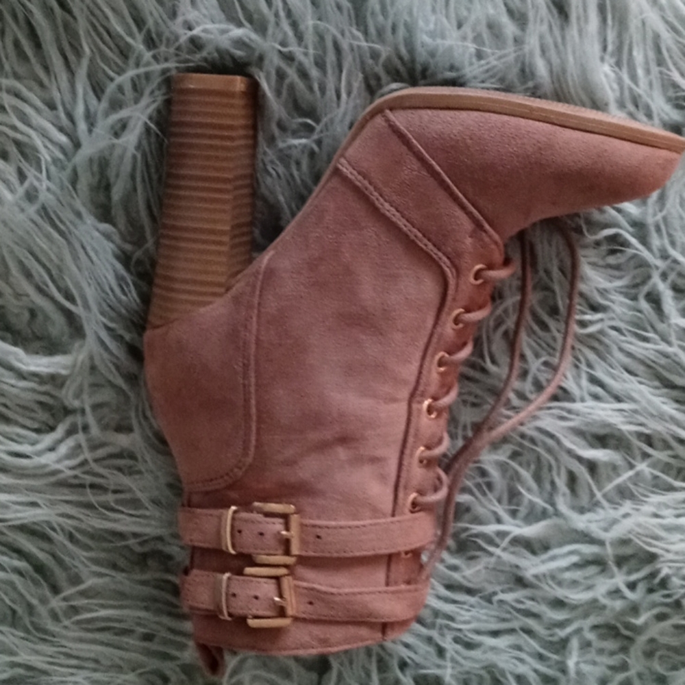Sexy booties🔥🔥 - Picture 2 of 4